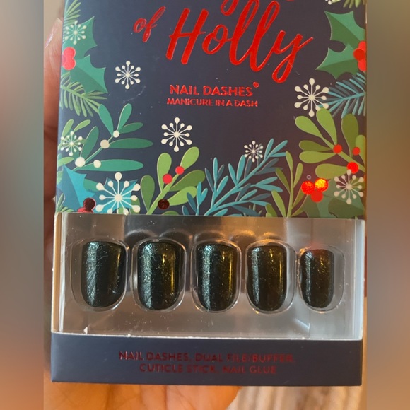Red Aspen Nail Dashes in Boughs of Holly NEW Dark Green Glitter Press On Nails - Picture 2 of 4